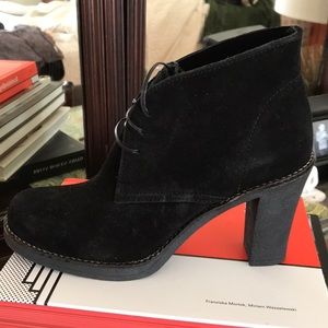 LA Canadienne black suede shoes
